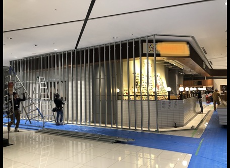 仮囲い設置工事 店舗撤退に伴う壁養生