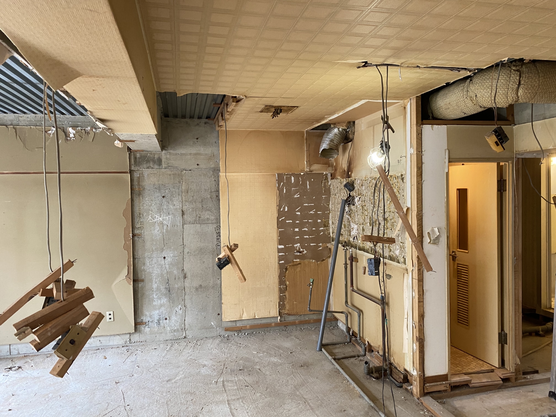 マンションのスケルトン解体工事