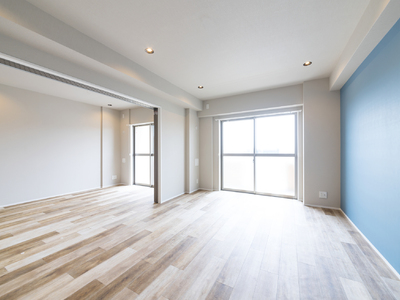 無垢フローリングを活かした内装